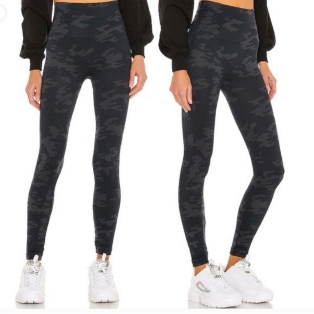 SPANX Look At Me Now Leggings Black Camo Seamless Cropped Shaping Pants Medium